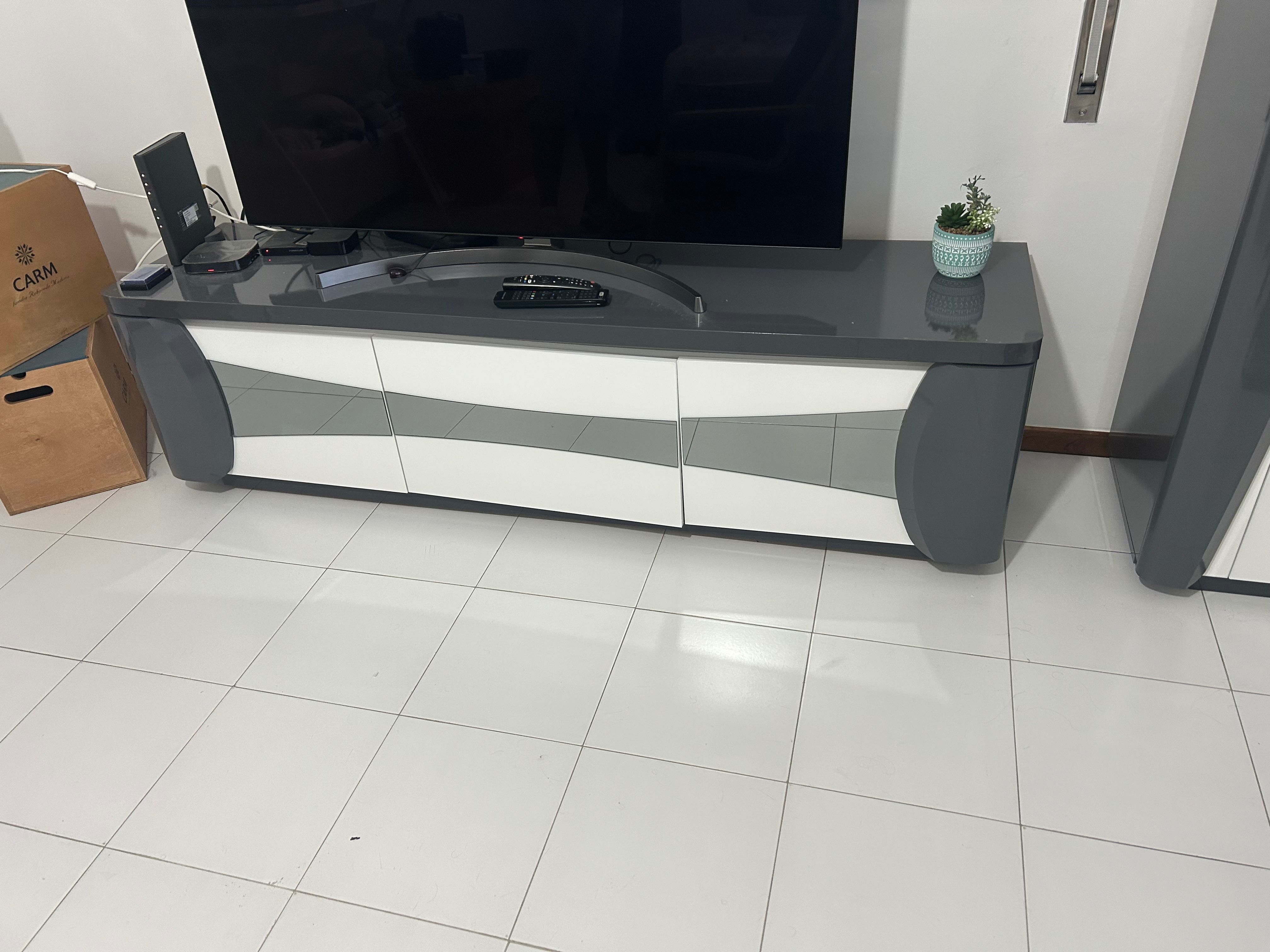 Base tv como nova