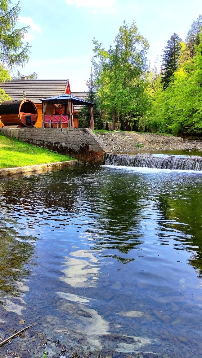 Domki Nad samą rzeką Sauna jacuzzi 8os. noclegi Brenna,Ustroń Beskidy
