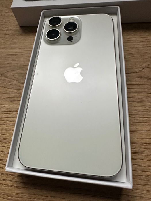 iPhone 15 Pro Max 256gb White Titanium
