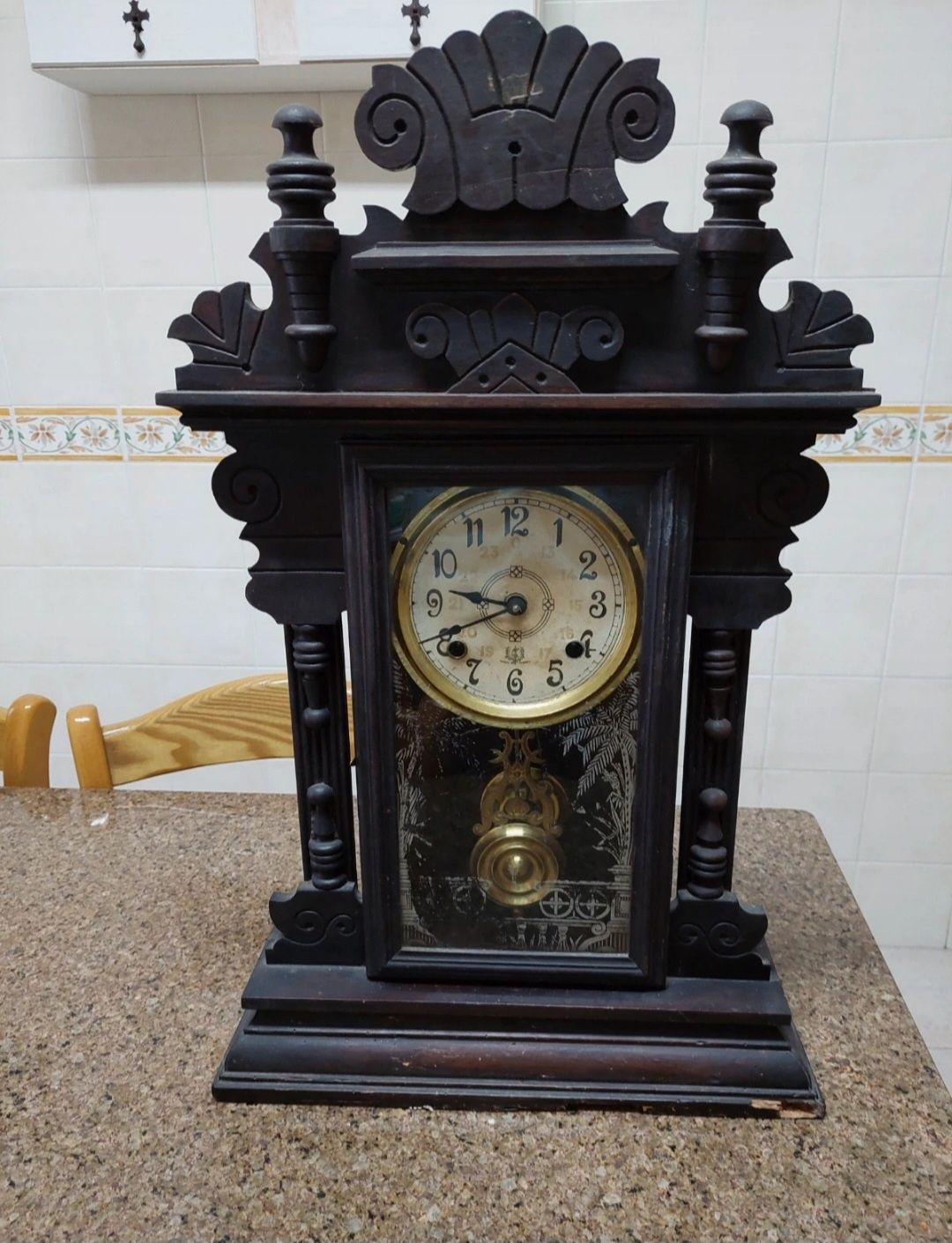 Relógio de parede em madeira