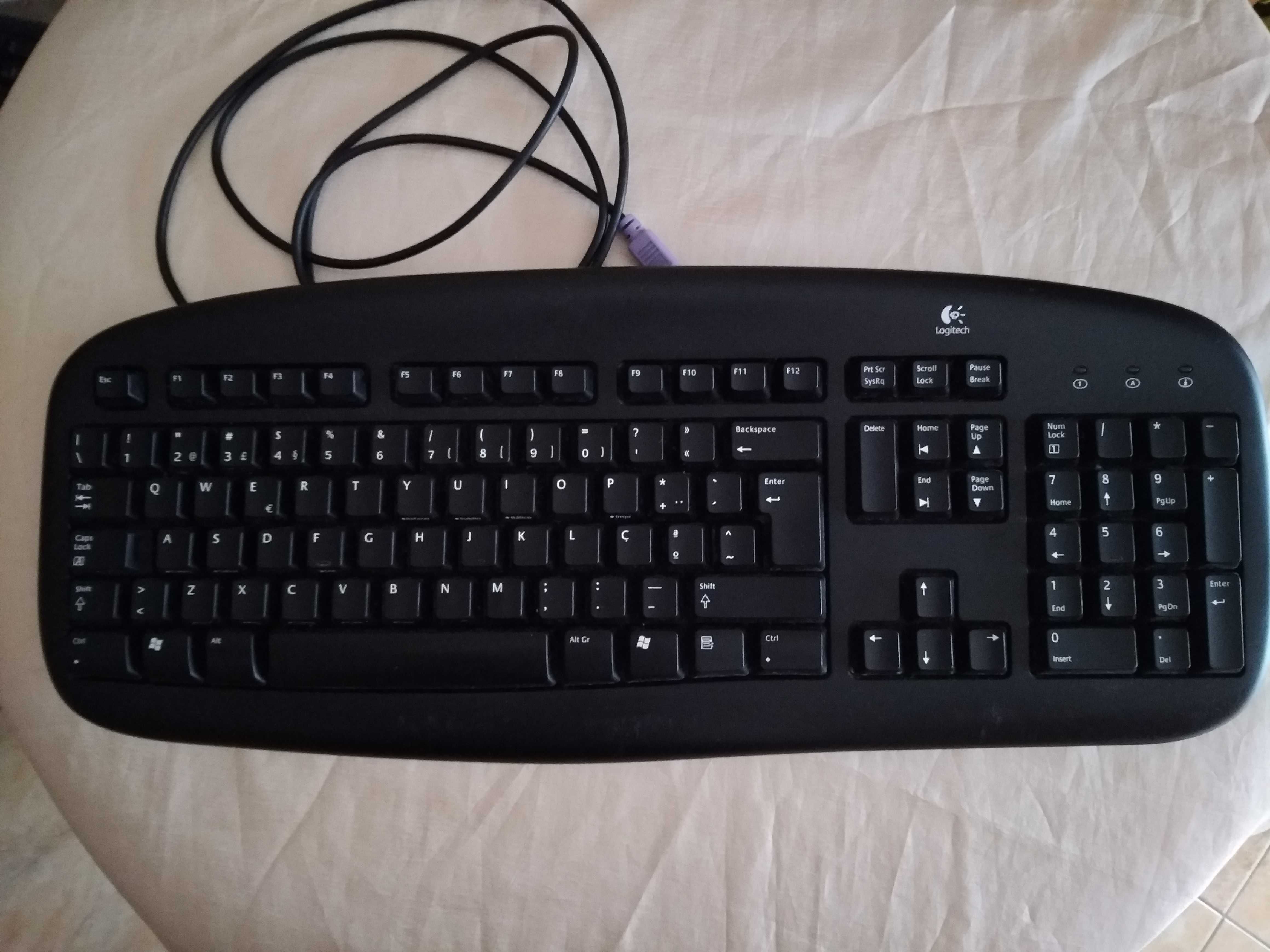 Teclado Logitech PS2 em bom estado