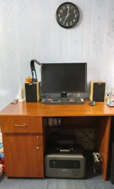 Стіл комп'ютерний офісний письмовий із замком та підсвіткою!