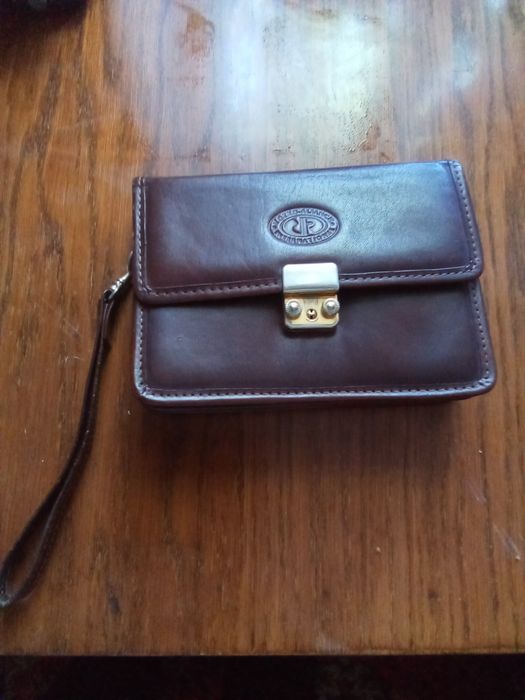 Продам кожаную мужскую барсетку.