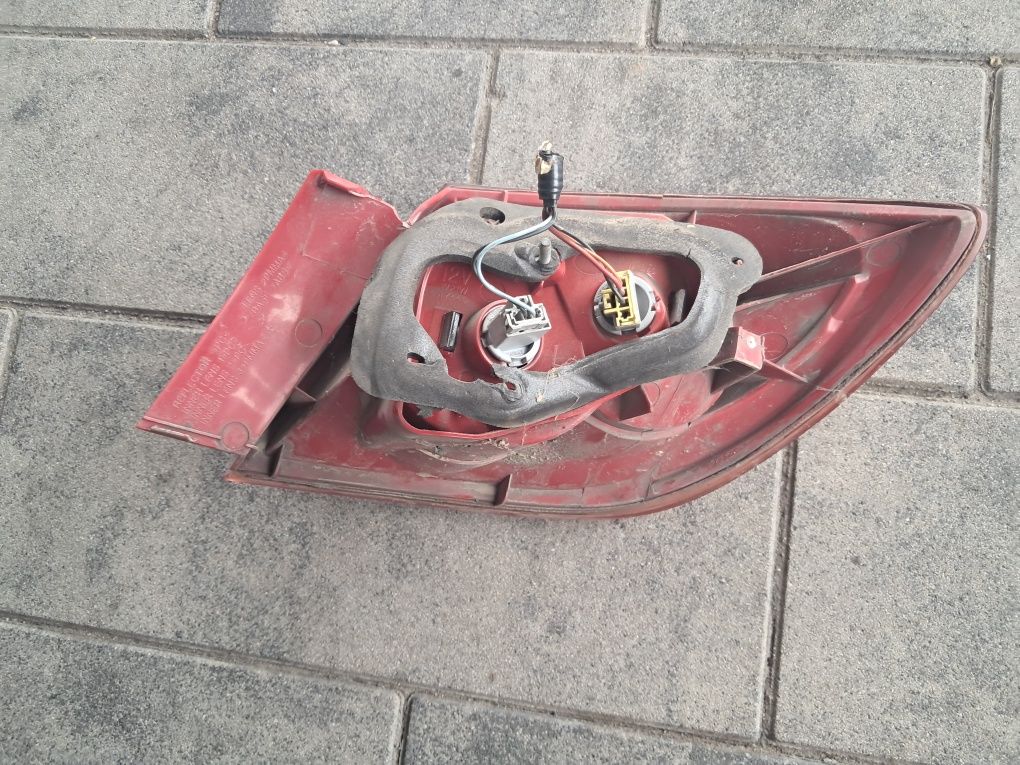 Lampa tył tylna lewa kierowcy Mazda 3 BK rok 2003 Wersja hatchback