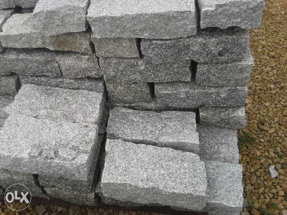 Kamień murowy z granitu KRAWĘŻNIK kostka granitowa 40x20x10