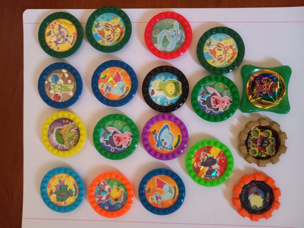 Tazos pokémon e medabots em bom estado