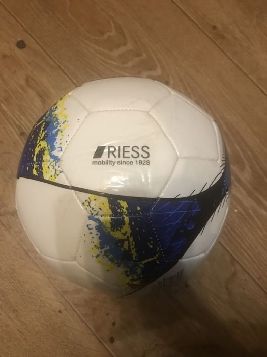 Футбольний м‘яч новий