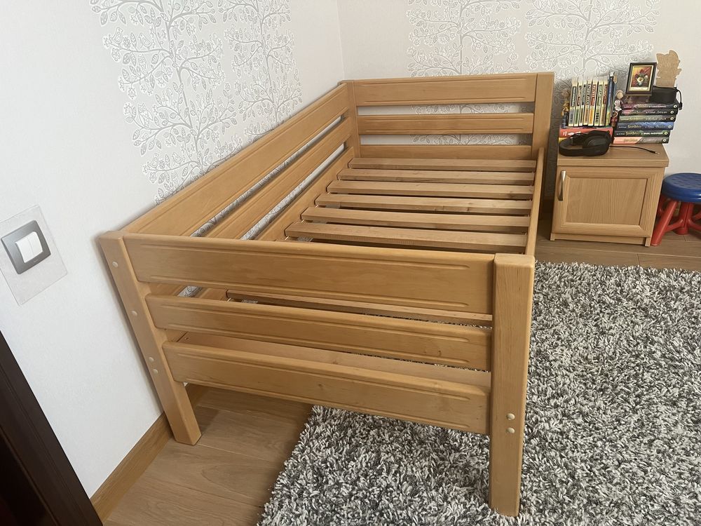 Ліжко дитяче , натуральне дерево
