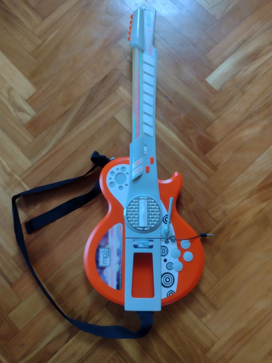 Gitara grająca Simba na baterie z MP 3 stan idealny