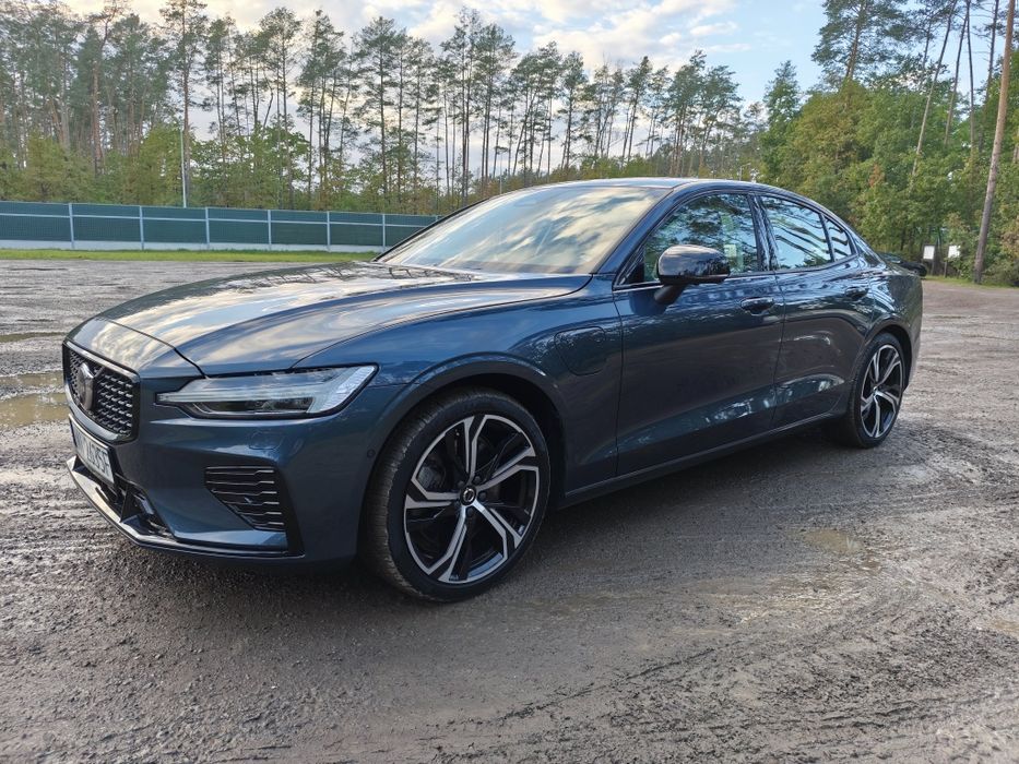 Volvo S60 T8 2023r 455 KM mocy Recharge Plug-In Hybrid Plus Dark Theme