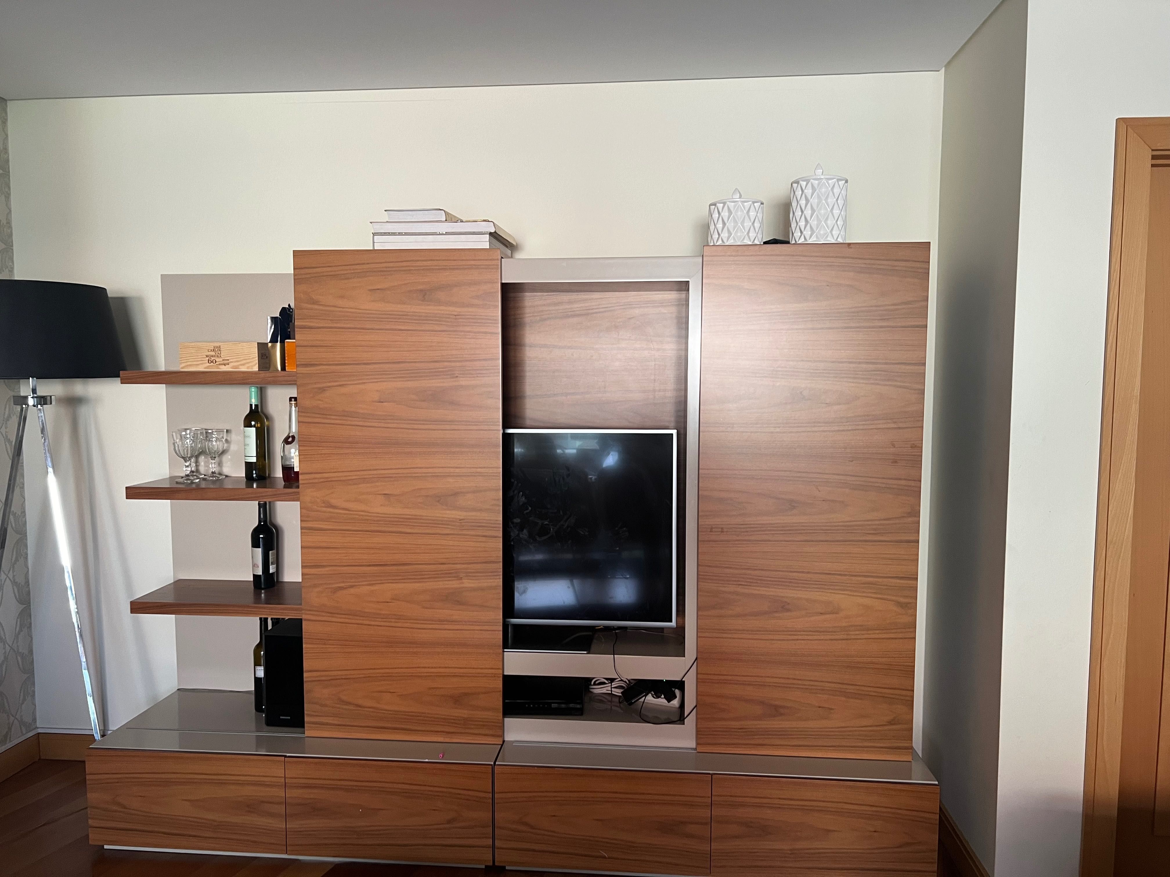 Móvel de TV Elegante e Funcional para qualquer sala ,