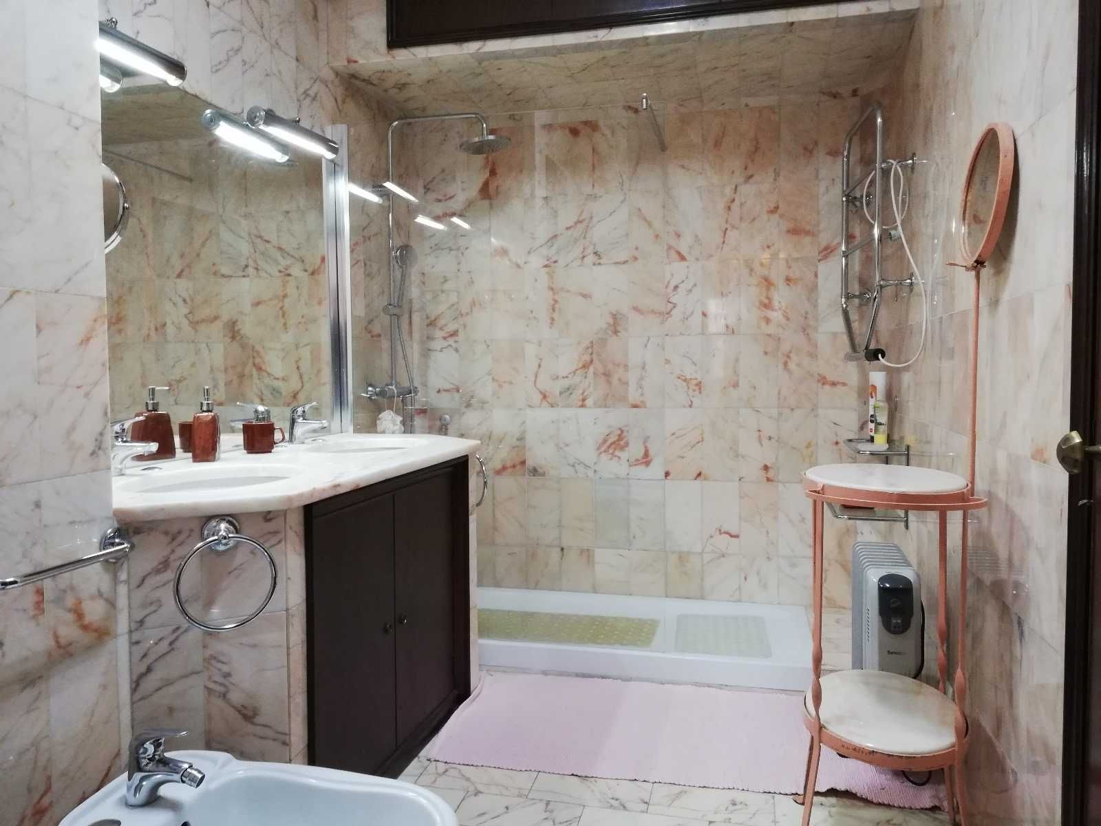 Apartamento T3 localizado na Avenida da Boavista junto Casa da Música