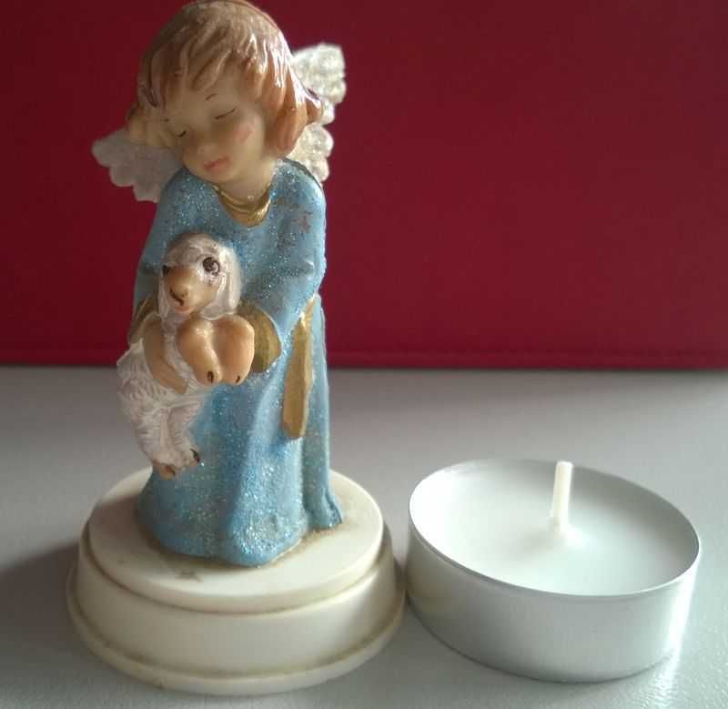 Figurki Aniołków Figurka Aniołek zamknięte oczy trzymający owieczkę8cm