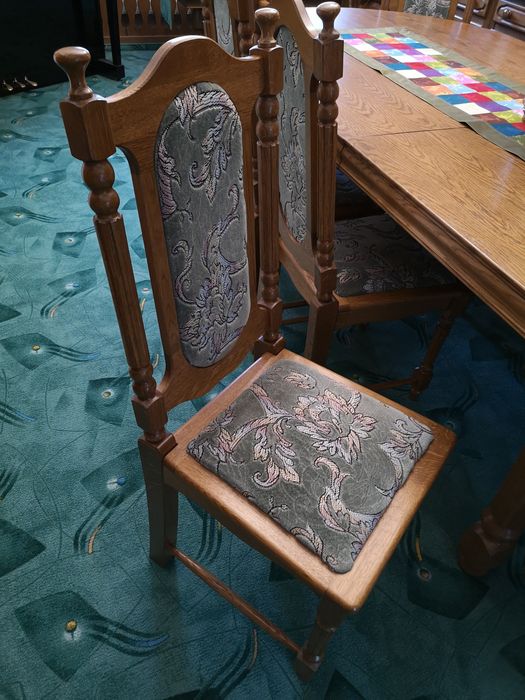 Stół dębowy rozkładany i 14 krzeseł