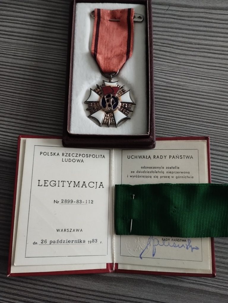 Order sztandaru pracy II klasy,legitymacja,pudełko.