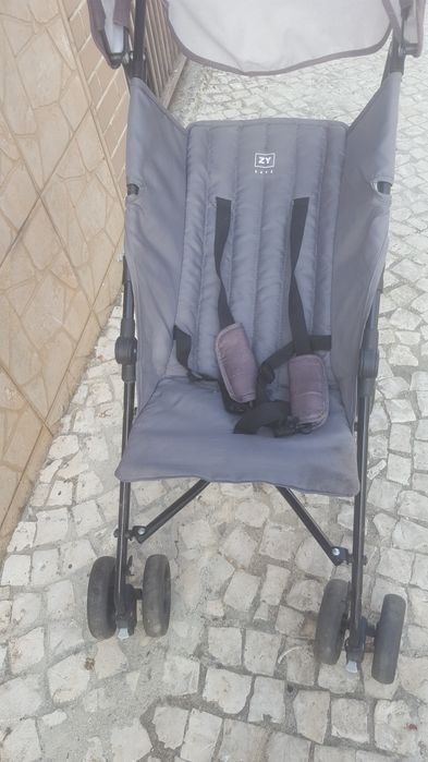 Carrinho  para  passear  bebês
