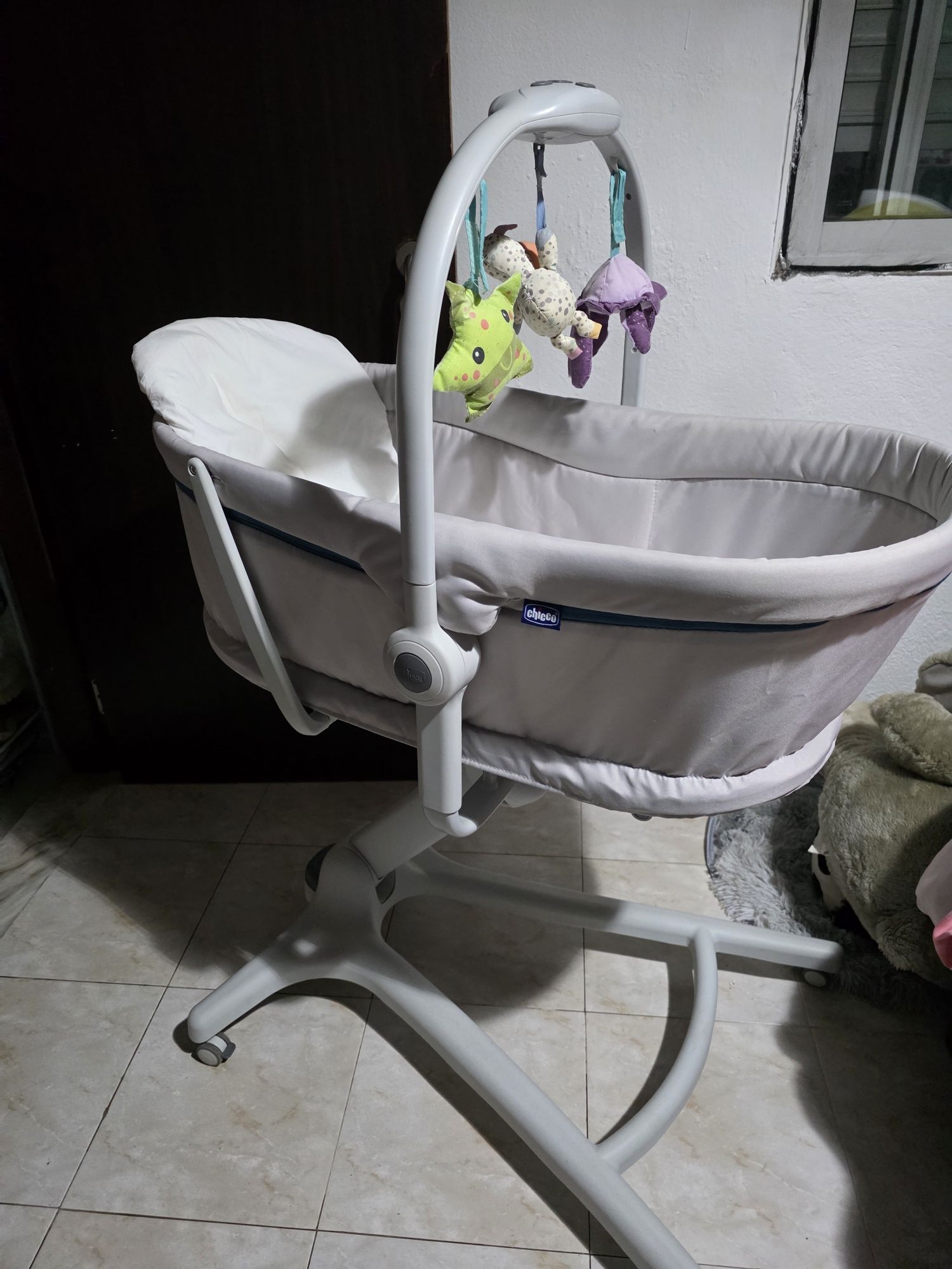 Baby hug 4 em 1 + kit de refeicao e lencois