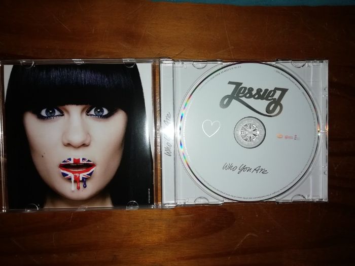 Vende-se CD da Jessie J "Who You Are"