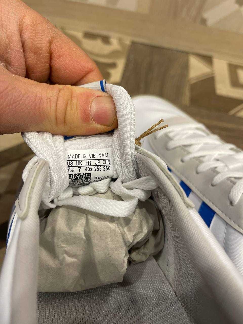 Розпродаж! Нові кросівки Adidas (40 2/3)
