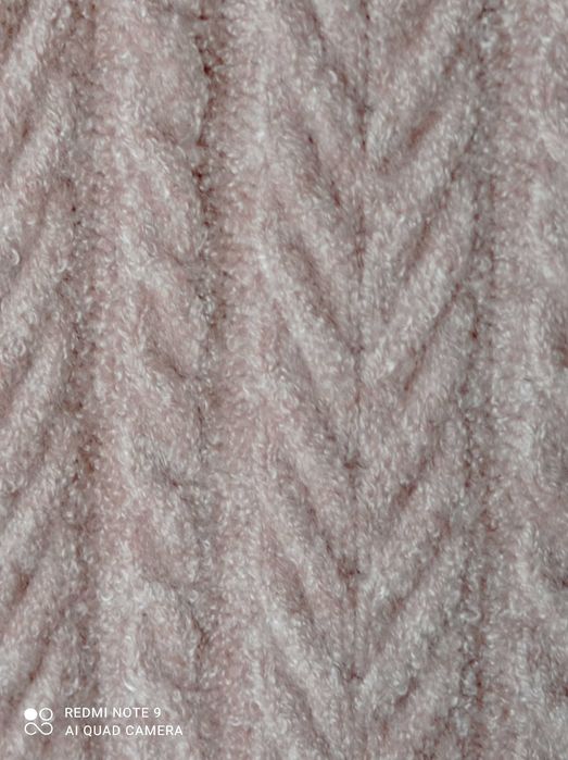 Ładny beżowy, duży, rozpinany damski sweterek z długim rękawem. M/L