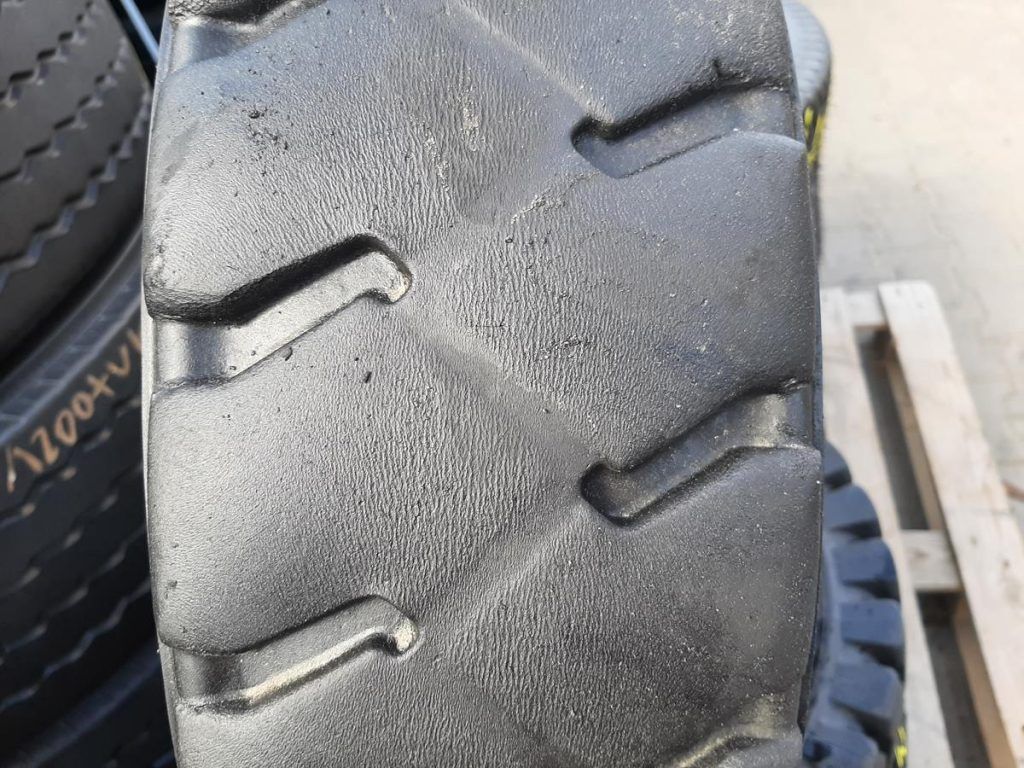 Opona używana przemysłowa 7.00-12 7.00R12 BKT HD RIM 150zł W4414
