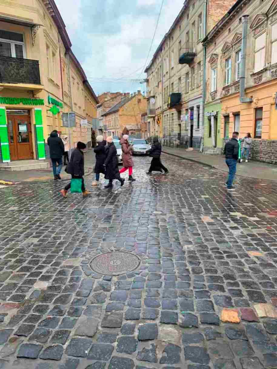 Оренда фасадного приміщення Джерельна кут Шпитальна