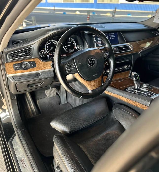 Продам BMW F01 740IL