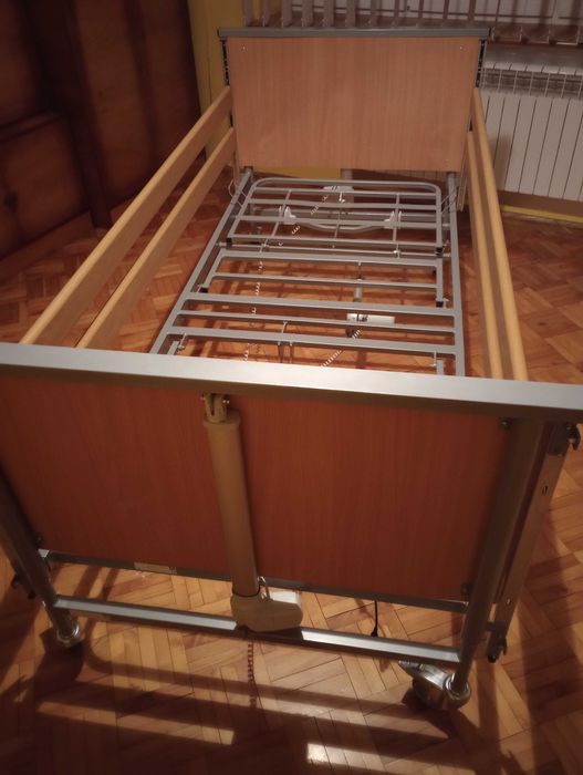 Łóżko rehabilitacyjne wraz z materacem antyodleżynowym