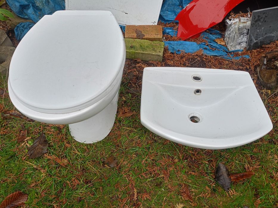 oddam umywalkę i muszlę klozetową