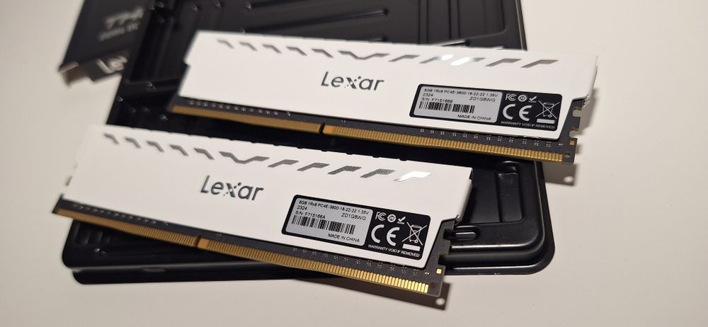 Pamięc RAM Lexar THOR 16GB DDR4 LD4BU008G-R3600GDWG