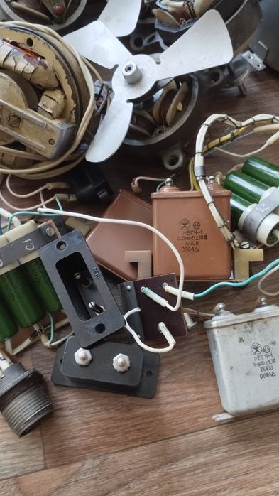 Моторчик электромотор 220В  50Гц  2450 об/мин конденсатор