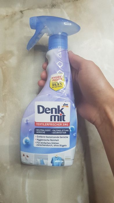 Спрей, що розгладжує та освіжувач запахів для одягу 500 мл Denkm