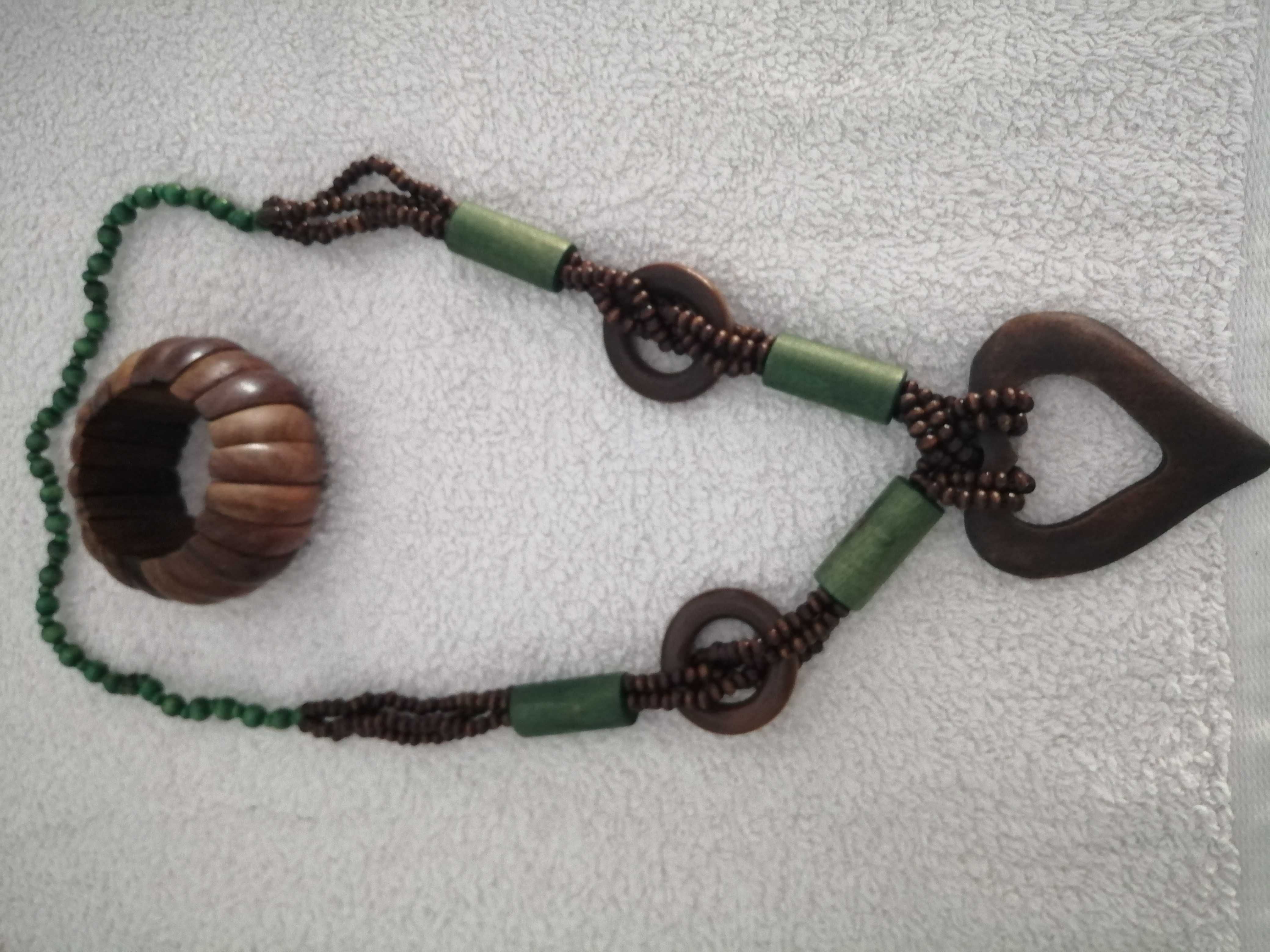 Colares e pulseiras