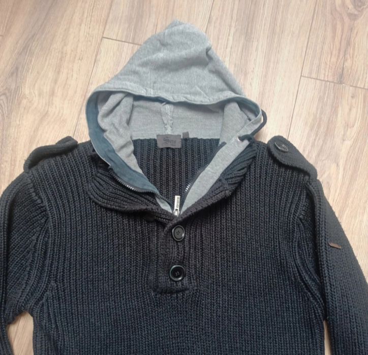 Sweterek meski z kapturem bluzy