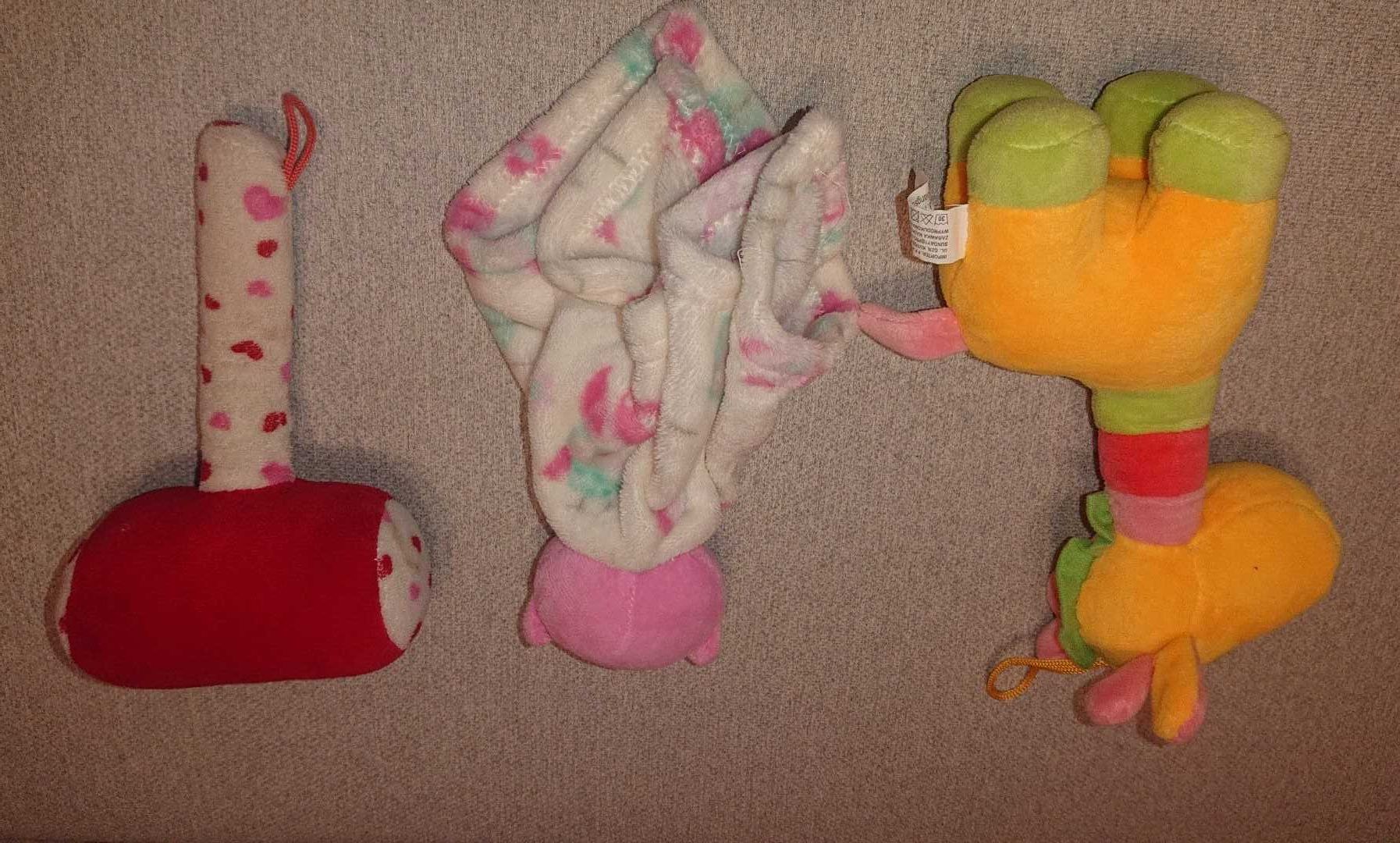 Zestaw zabawek: Gadający młotek + żyrafa grzechotka + przytulanka