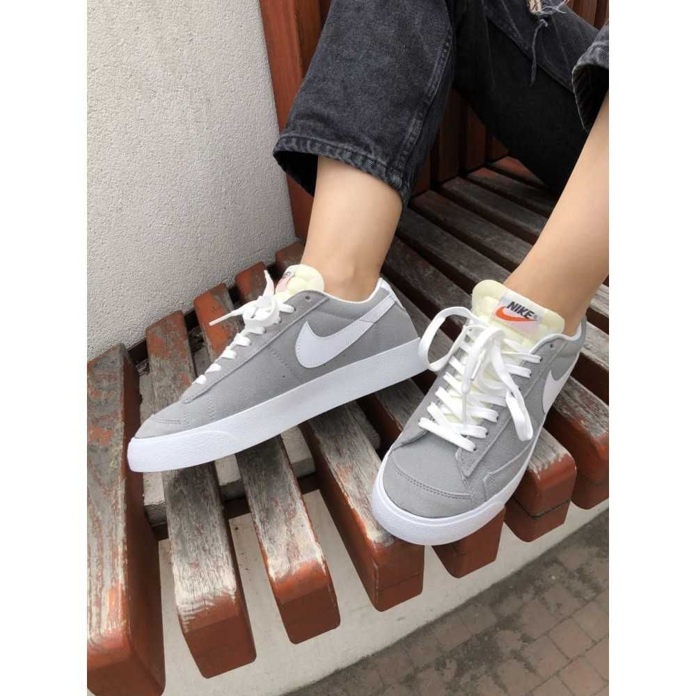 В наявності Кросівки Nike Blazer Low Dark Grey White жіночі кросівки