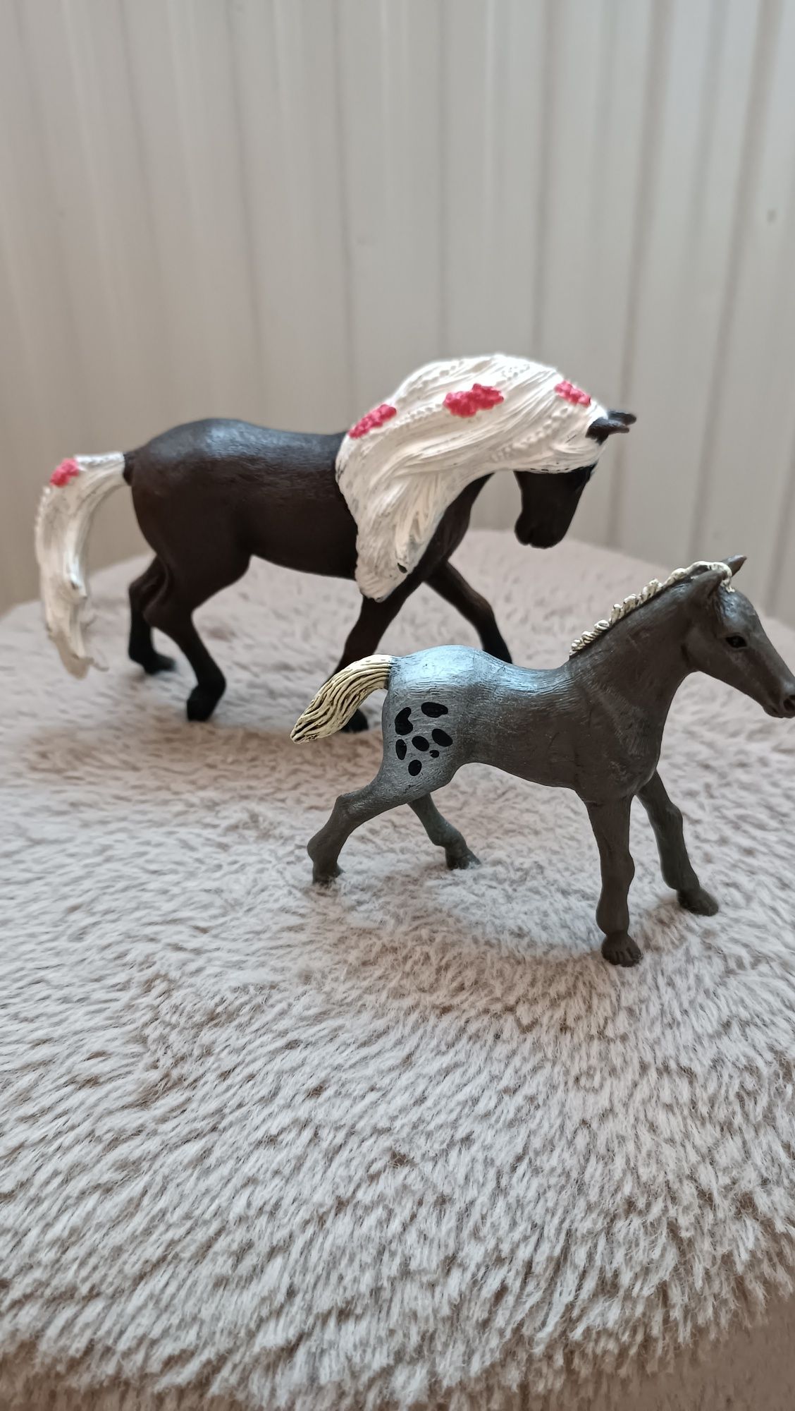 Konie figurki do zabawy