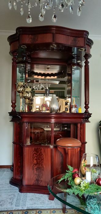Bar de sala em mogno