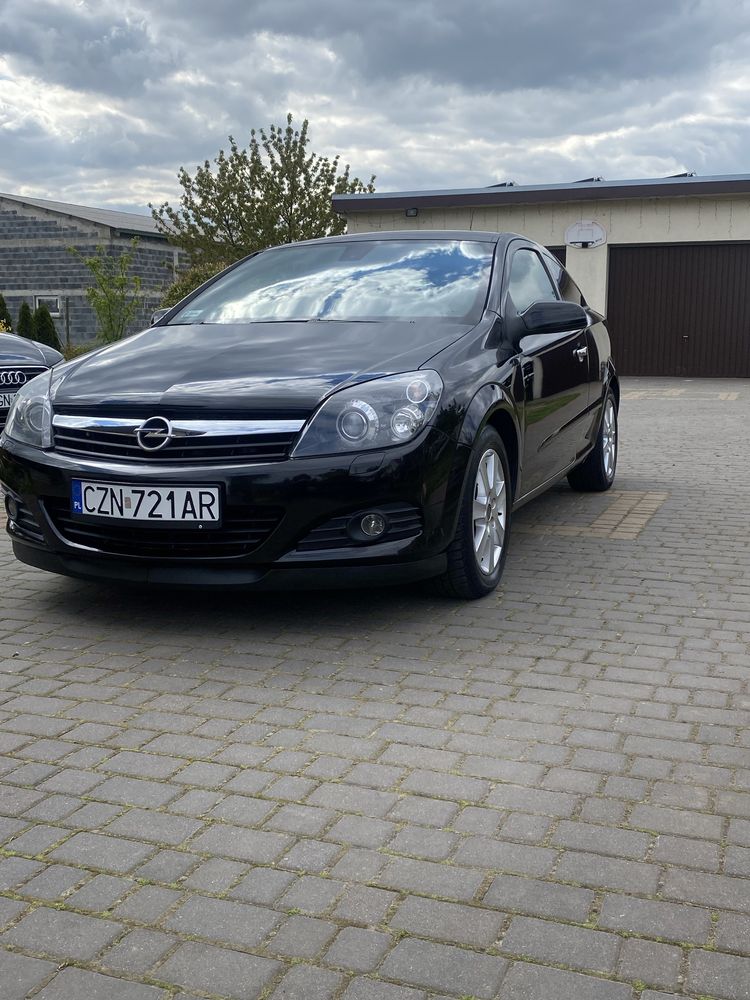 Opel astra , bogate wyposażenie , niski przebieg