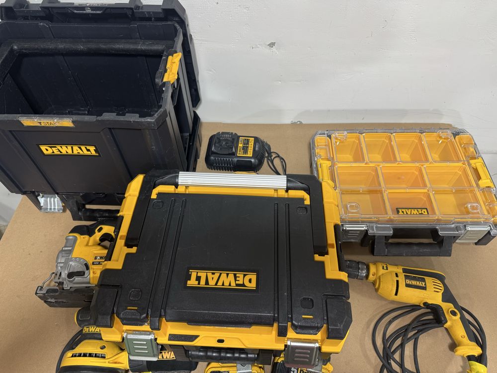 Dewalt інструмент