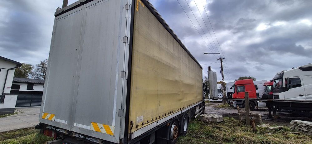 Zabudowa plandeka Mercedes firanka, kontener, paka magazyn garaż drzwi