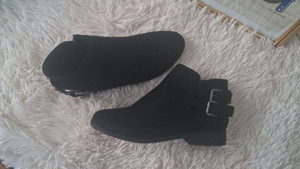 Женские ботинки