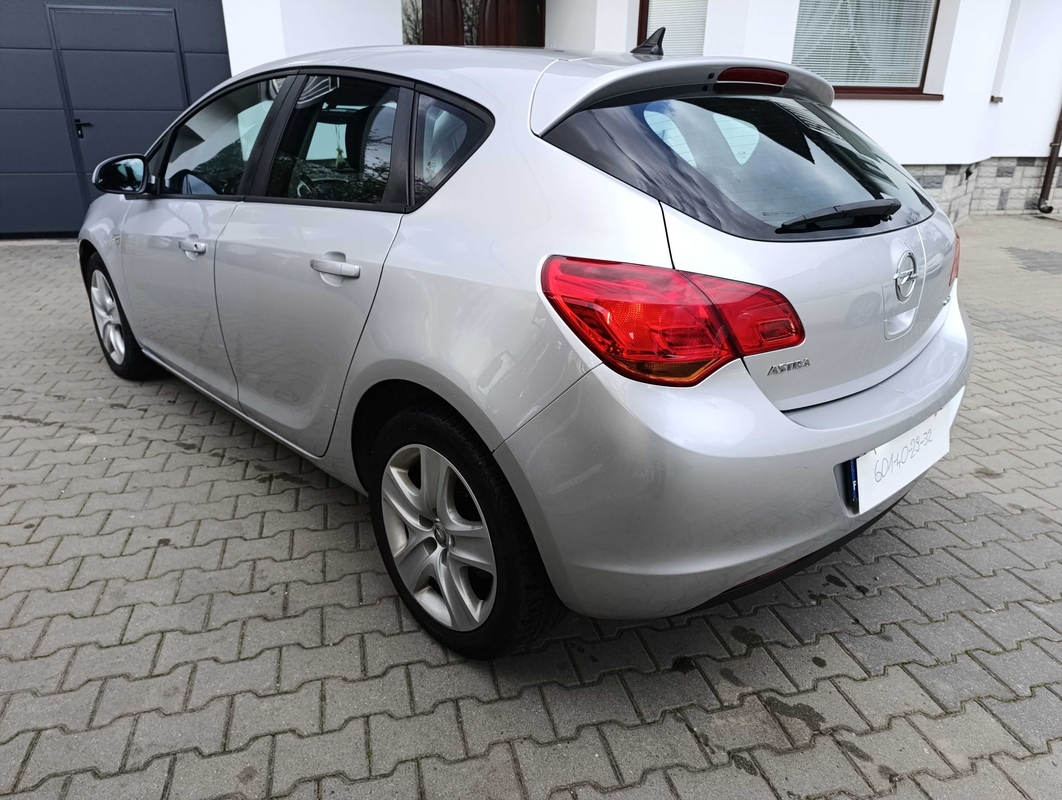 OPEL  ASTRA   Ładny    Oszczędny