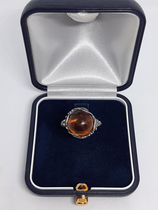 Unikatowy pierścionek ze srebra, srebro 925 z bursztynem