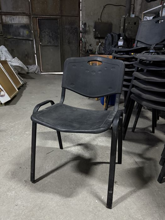 Продам офисные стулья БУ