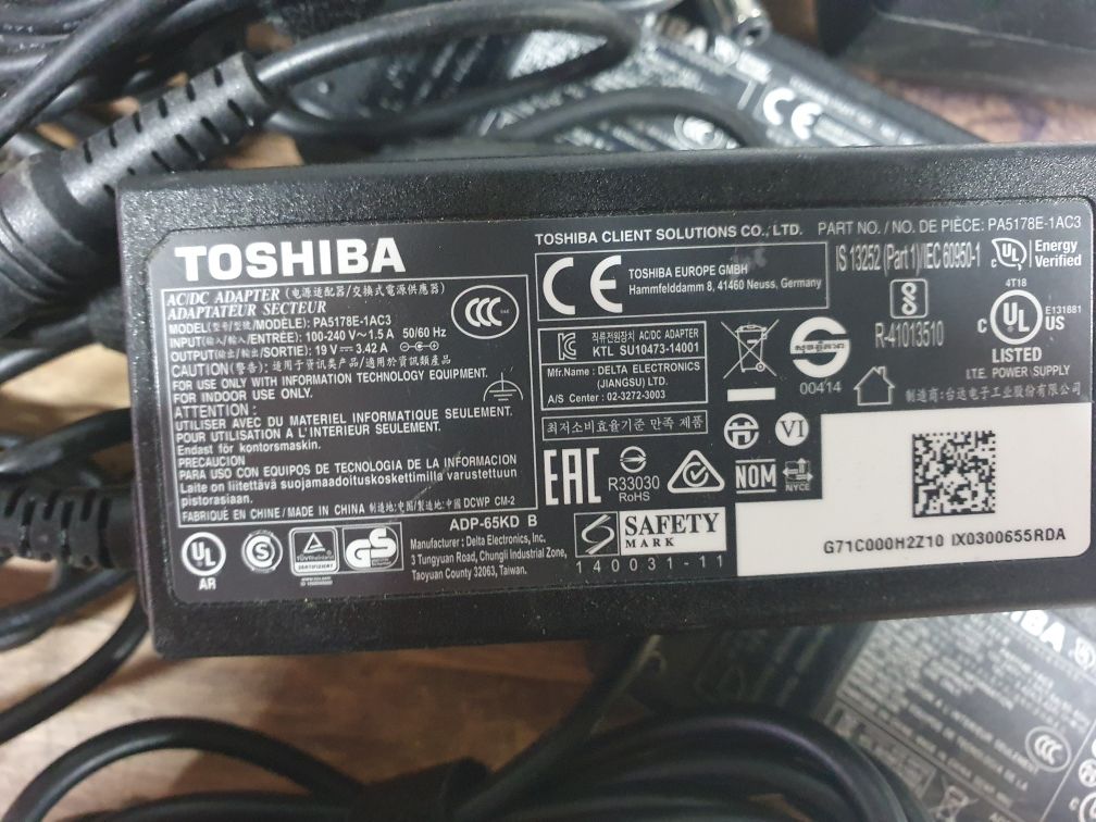 Зарядка зарядное блок питания живлення Tochiba Asus 65w 19v/3.42а ориг