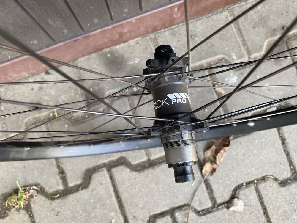 Koła 27,5 bontrager maverick pro, sztywne osie, z oponami