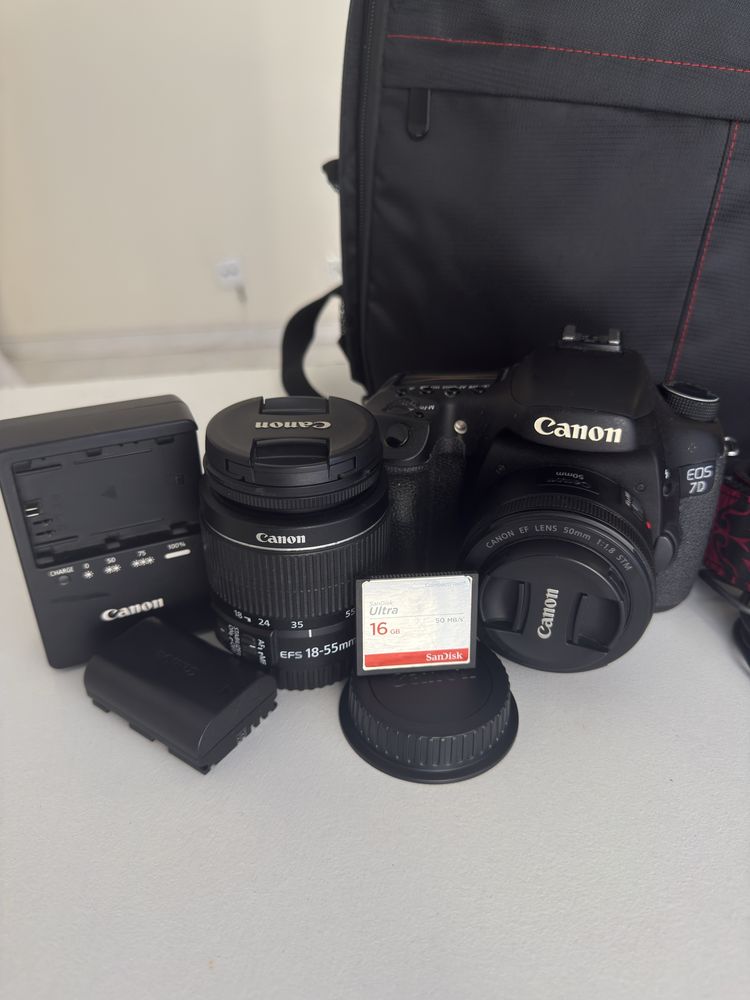 Câmera 7D da marca Cânon - Kit e Acessórios