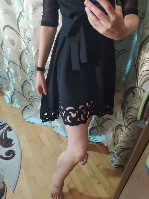 Чорне плаття з пояском