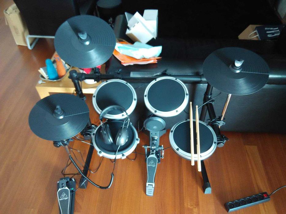 Bateria Eletrónica Behringer XD8USB [Usada]